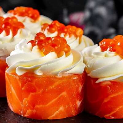 Филадельфия с икрой в Sushi7 по цене 1174 ₽