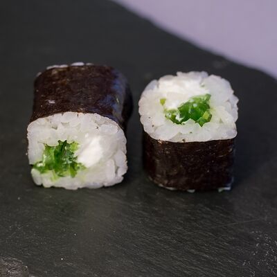 Ролл Кайсу сыр маки в Лукоморье по цене 320 ₽