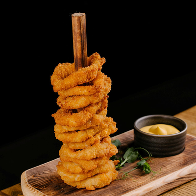 Кольца кальмара с сырным соусом в Кубанские пивоварни по цене 470 ₽