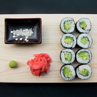 Роллы с огурцом и авокадо в Ботаника