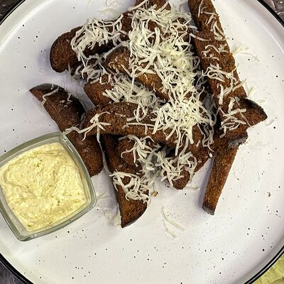 Гренки с пармезаномв Рива Рум лаунж бар по цене 385 ₽