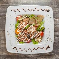 Салат Цезарь с курицей в Рисоварня