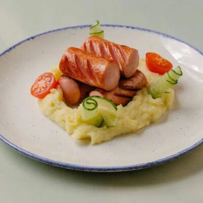 Картофельное пюре с молочными сосисками в SET по цене 410 ₽