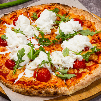 Пицца с томатами и страчателлой в Friends по цене 780 ₽