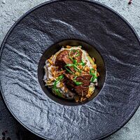 Томленые щечки с картофельным пюре в Edateca Едатека