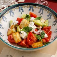 Овощной салат с домашними гренками и страчателлой в ЛарисуВаннуХочу