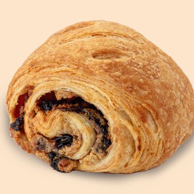 Слоеная булка с творогом и черносливом в Кондитерская ЛЮБО по цене 110 ₽