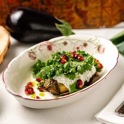 Запечённый баклажан с соусом дзадзики в Воронеж по цене 850 ₽