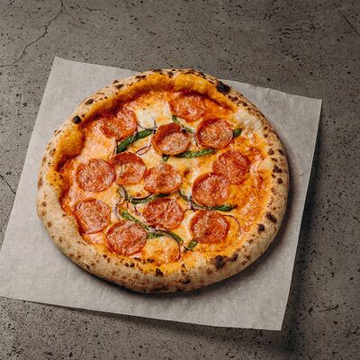 Пицца пеперони зеленый перец в Penny по цене 690 ₽