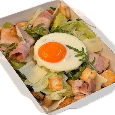 Салат с беконом и яйцом в Рент кафе по цене 420 ₽
