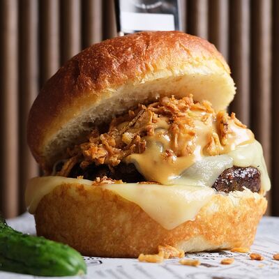 Бургер с жареными вешенками и двойным сыром в Torro Grill по цене 990 ₽