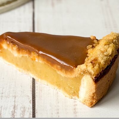 Пирог Карамельно-Яблочныйв Do.bro coffee по цене 290 ₽