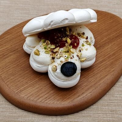 Десерт Павлова Ягодная в Кафе-пекарня Susser по цене 275 ₽