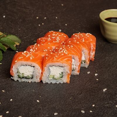 Филадельфия с авокадо в Суши Max по цене 579 ₽