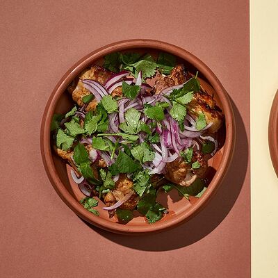 Куриный шашлык в Хачапури и вино по цене 327 ₽