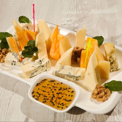 Ассорти сырное Европейское в Троя по цене 690 ₽