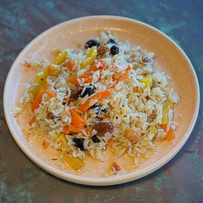 Плов с изюмом в Павлин 2.0 по цене 480 ₽