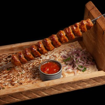 Фирменный люля-кебаб из свинины и телятины с сыром в Хочу Люлей по цене 730 ₽