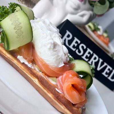 Вафли с лососем и яйцом пашот в Soul по цене 888 ₽