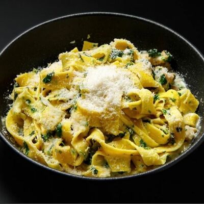 Папарделле с цыпленком и шпинатомв Stories по цене 599 ₽
