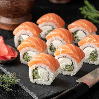 Ролл Сливочный лосось XL в СушиСтор по цене 485