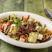 Стейк-салат с мраморной говядиной и овощами гриль в Ленина 81