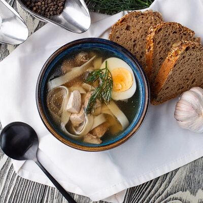 Бульон Куриный с пшеничной лапшой в Линдфорс по цене 525 ₽