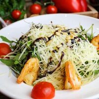 Руккола с креветками в Уют