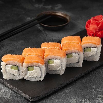Филадельфия с огурцом в SushiHit по цене 349 ₽