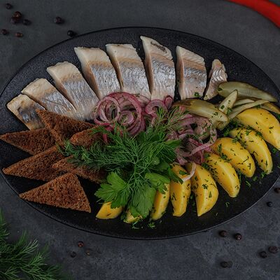 Сельдь с картофелемв Руки ВВерх! Бар по цене 600 ₽