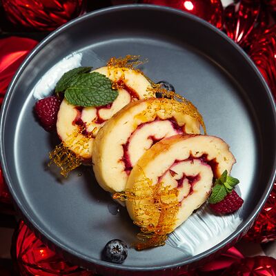 Творожная запеканка с клюквой в Gnezdo Breakfast по цене 530 ₽