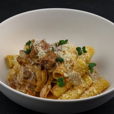 Паста с томленой говядиной в По Чесноку по цене 586 ₽