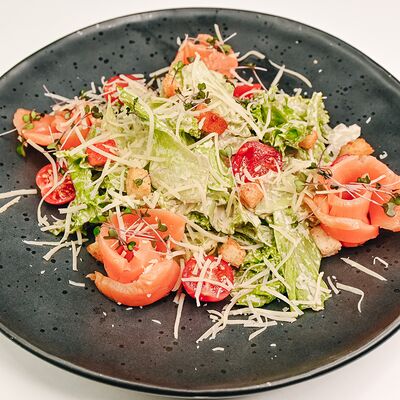 Цезарь с лососем в Клевая блиновая по цене 495 ₽