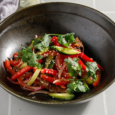 Тайский салат с говядиной в Кукумбер по цене 790