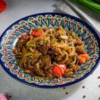 Мясо по-уйгурски с луком в Узбекская кухня