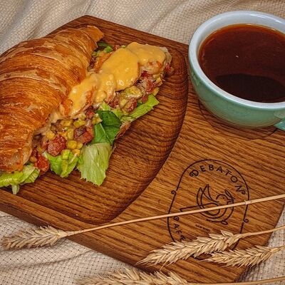 Круассан с тигровыми креветками в Debaton по цене 540