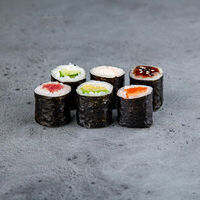 Ролл с лососем в Sushi100
