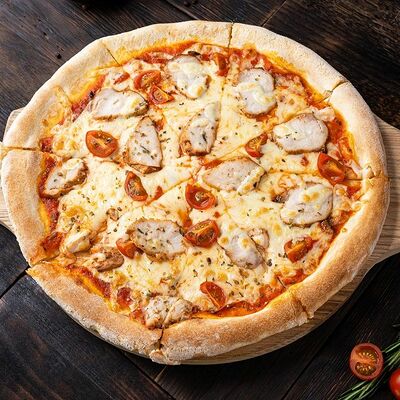 Пицца с копченой курицей в Мангал по цене 420 ₽
