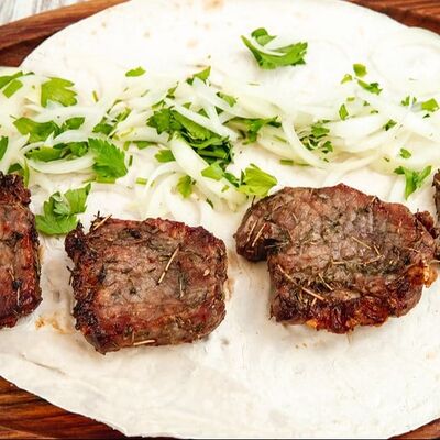 Шашлык из говяжьей вырезкив Арарат по цене 2015 ₽