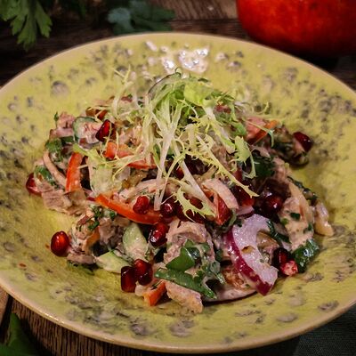 Грузинский салат с говядиной в Мзиани по цене 880 ₽