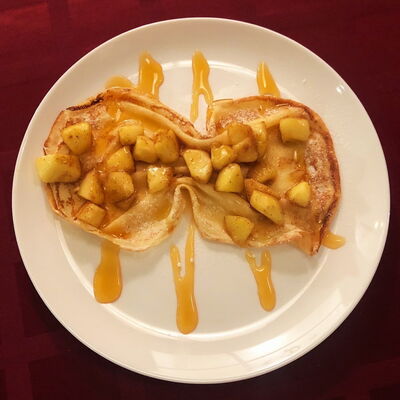 Блинчики Яблочно-карамельные в Кафе В окошках по цене 250 ₽