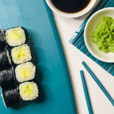 Классический ролл авокадо в Barbara Пироги/Пицца/Роллы по цене 240 ₽