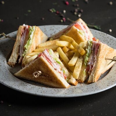 Клаб-сэндвич в Mesto Sushi & Grill по цене 370