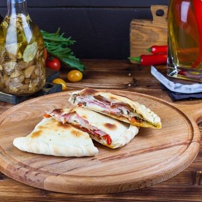 Кальцоне Ми-аморе в Максима Пицца по цене 1220 ₽