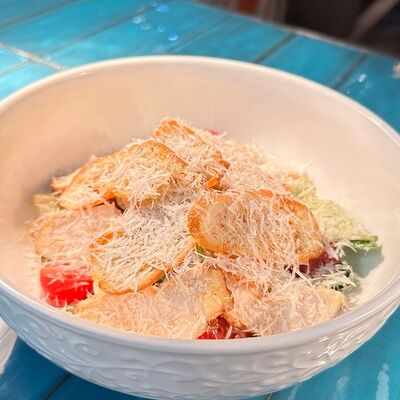 Цезарь с креветками в Bella Strada по цене 990 ₽