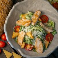 Цезарь с курицей в Zagarro