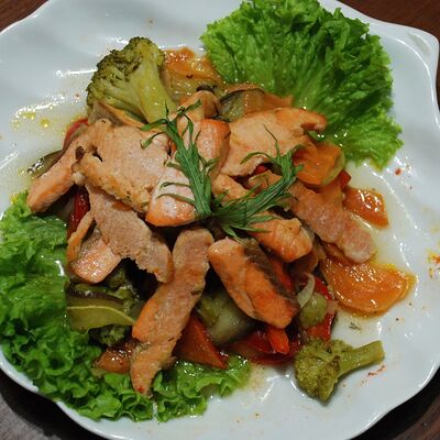 Форель с овощами в Метелица по цене 705 ₽