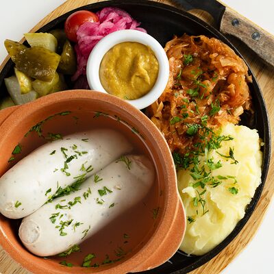 Мюнхенские отварные с тушеной капустой в CASPARY BRAU по цене 680 ₽