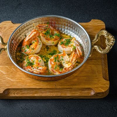 Креветки лангустино на сковороде в соусе Алио Олио в Florentini City Café по цене 1290 ₽
