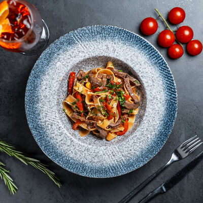 Паста с ростбифом, овощами и арахисом терияки в Честнок по цене 635 ₽